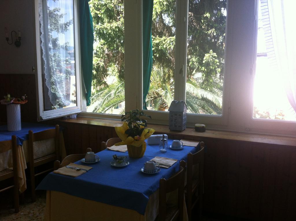 Pensione Elvezia Rapallo Buitenkant foto